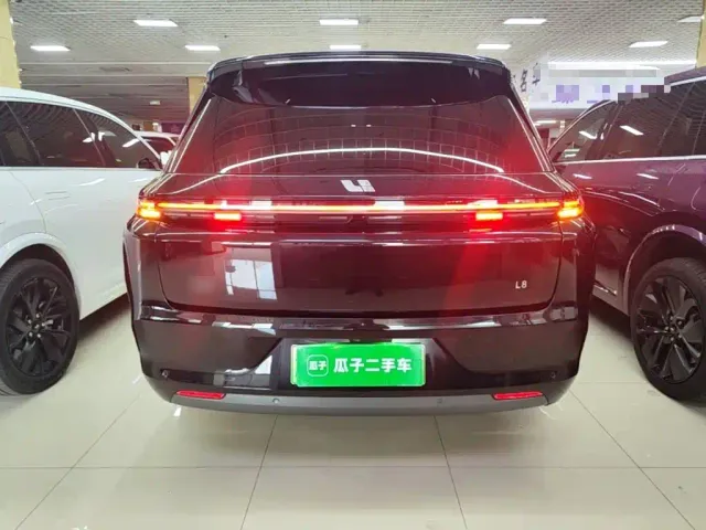 Li Auto L8 — Фото автомобиля 5