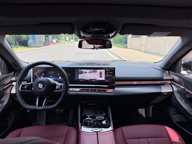 BMW 5 Series — Фото автомобиля 10