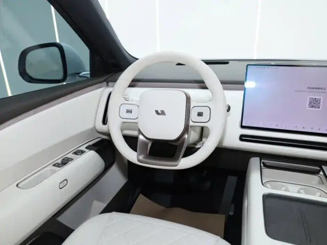 Li Auto L8 — Фото автомобиля 27