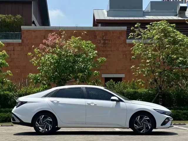 Hyundai Elantra — Фото автомобиля 9