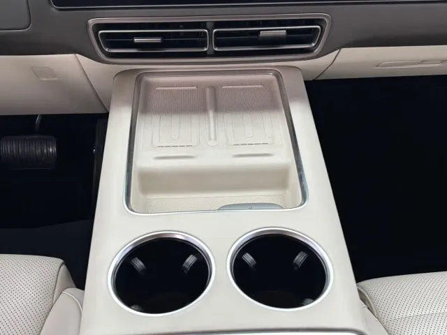 Li Auto MEGA — Фото автомобиля 11