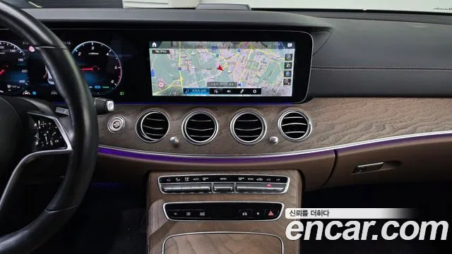 Mercedes-Benz E-Class — Фото автомобиля 12
