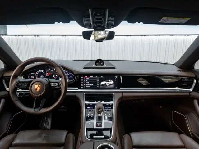 Porsche Panamera — Фото автомобиля 15