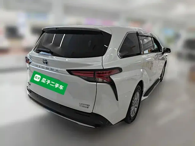 Toyota Sienna — Фото автомобиля 9