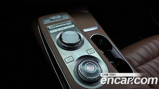 Genesis GV70 — Фото автомобиля 9