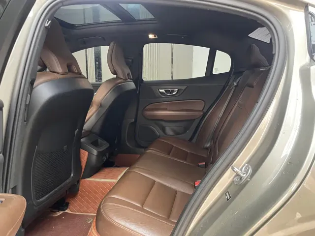 Volvo S60 — Фото автомобиля 11