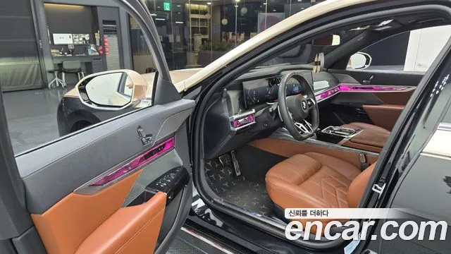 BMW 7-Series 7 серия (G70) 740i xDrive M Sport — Фото автомобиля 10