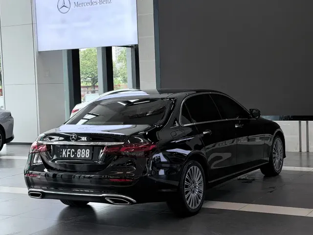 Mercedes-Benz E-Class — Фото автомобиля 5