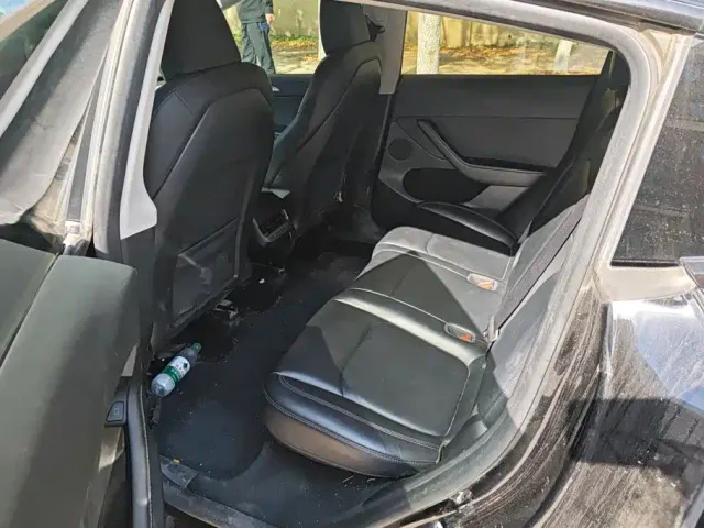 Tesla Model Y — Фото автомобиля 11