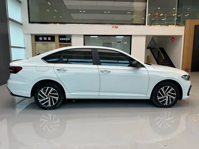 Volkswagen Lavida — Фото автомобиля 7
