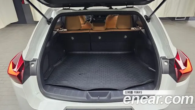 Lexus UX — Фото автомобиля 17