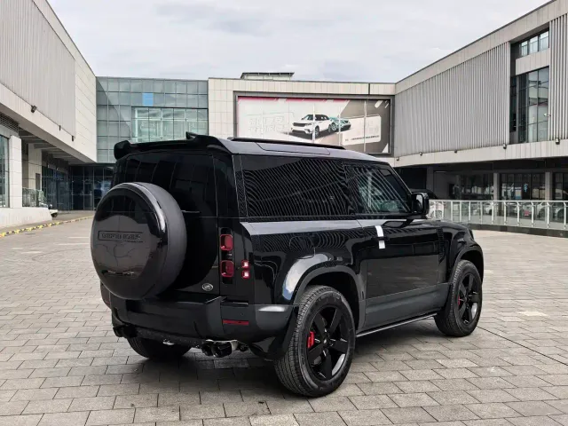 Land Rover Defender — Фото автомобиля 17