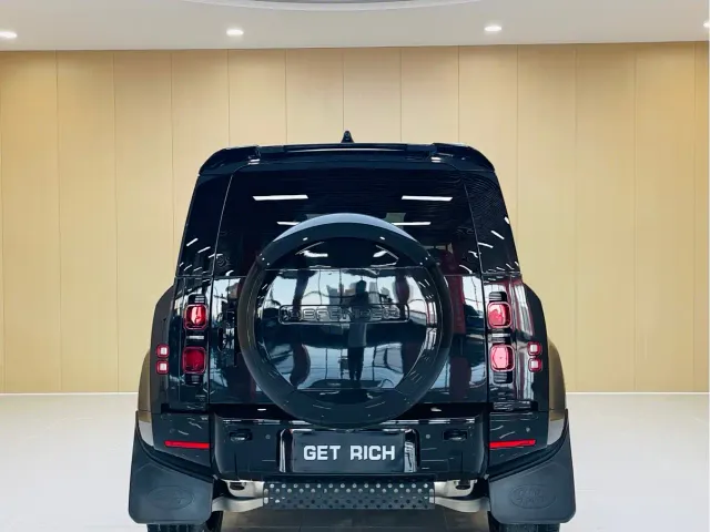 Land Rover Defender — Фото автомобиля 8