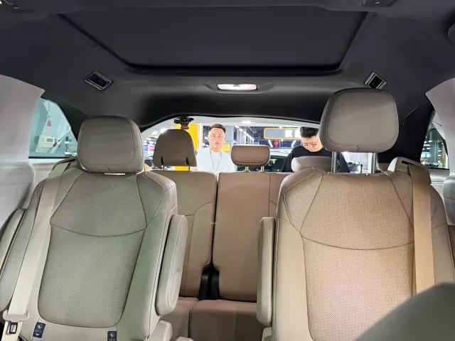 Toyota Granvia — Фото автомобиля 11