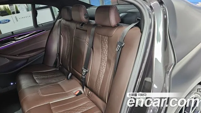 BMW 5 Series — Фото автомобиля 10