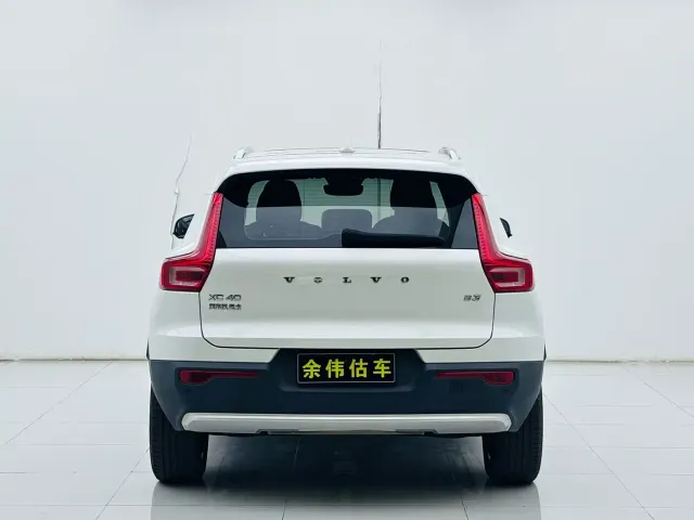 Volvo XC40 — Фото автомобиля 6