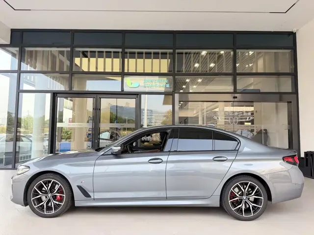 BMW 5 Series — Фото автомобиля 2