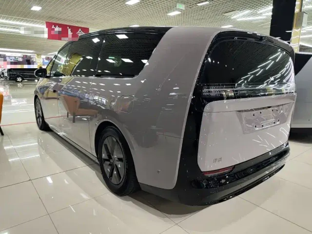 Li Auto MEGA — Фото автомобиля 4