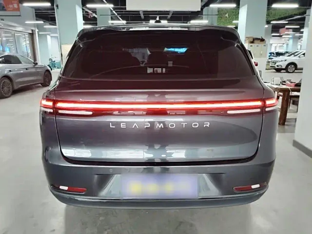 Leapmotor C10 — Фото автомобиля 5