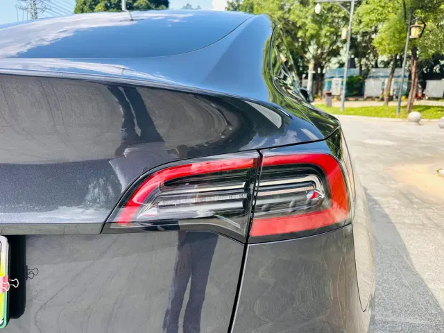 Tesla Model Y — Фото автомобиля 9