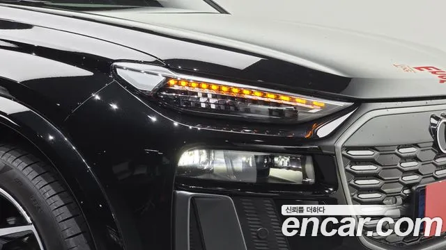 Audi Q6 e-tron — Фото автомобиля 6