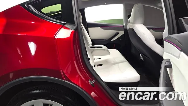 Tesla Model Y — Фото автомобиля 11