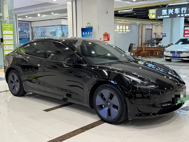Tesla Model 3 — Фото автомобиля 3