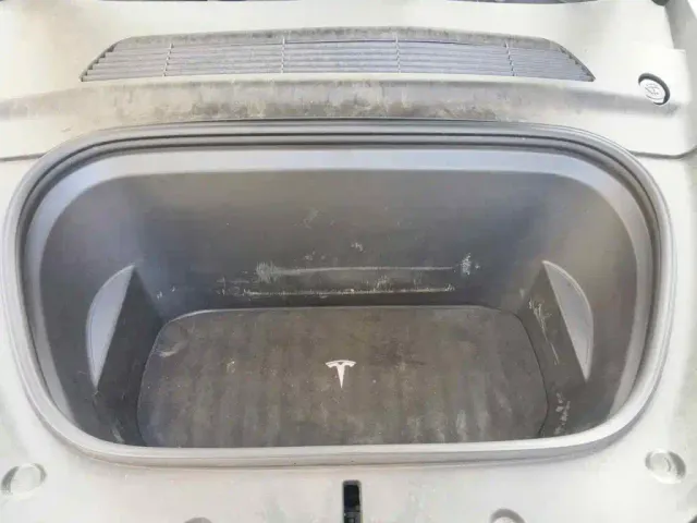 Tesla Model Y — Фото автомобиля 9