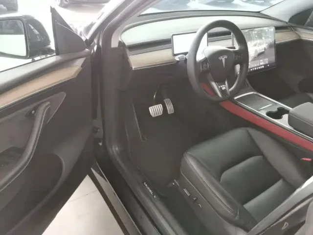 Tesla Model Y — Фото автомобиля 15