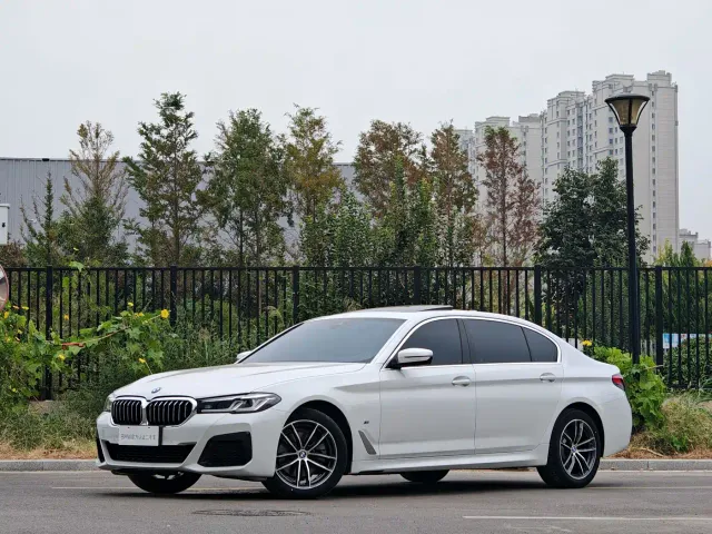 Фотография автомобиля — BMW 5 Series