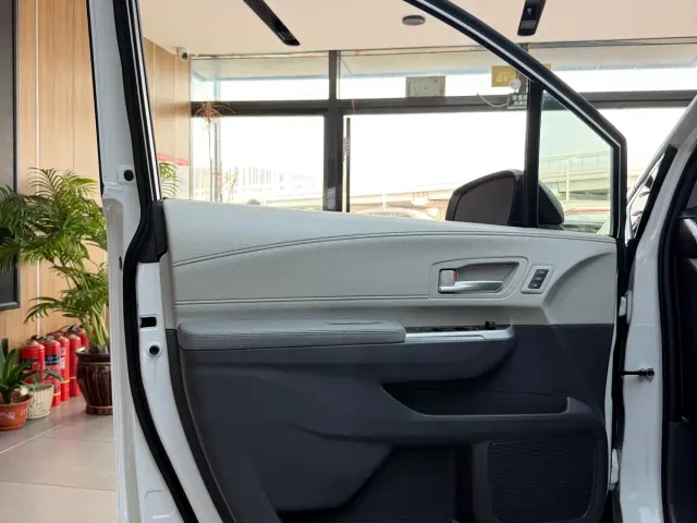 Toyota Granvia — Фото автомобиля 8