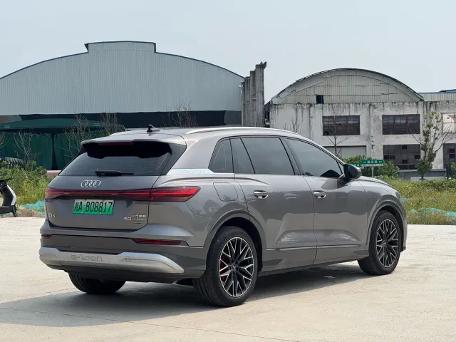 Audi Q5 e-tron — Фото автомобиля 10