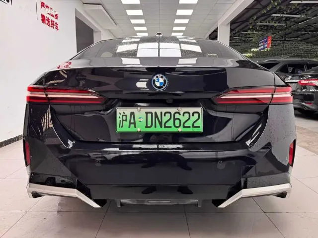 BMW i5 — Фото автомобиля 8