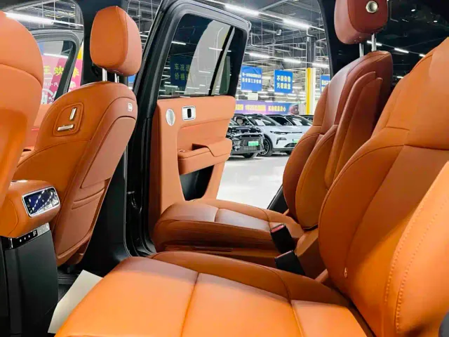 Li Auto L8 — Фото автомобиля 6