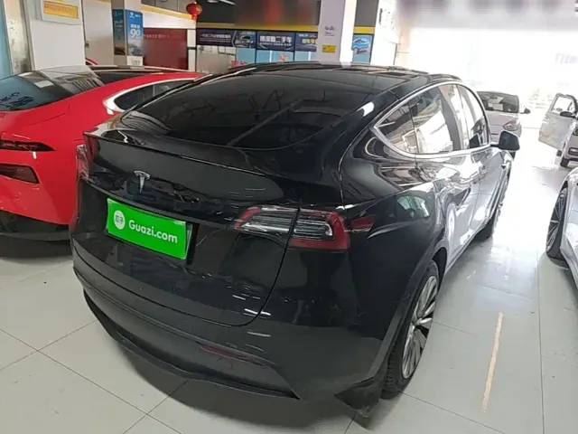 Tesla Model Y — Фото автомобиля 6