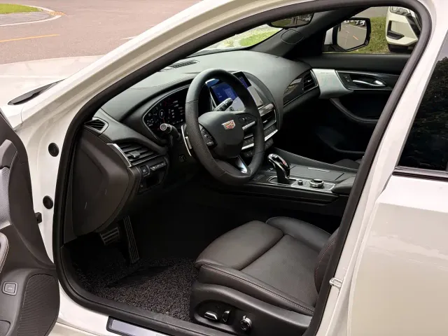 Cadillac CT5 — Фото автомобиля 4