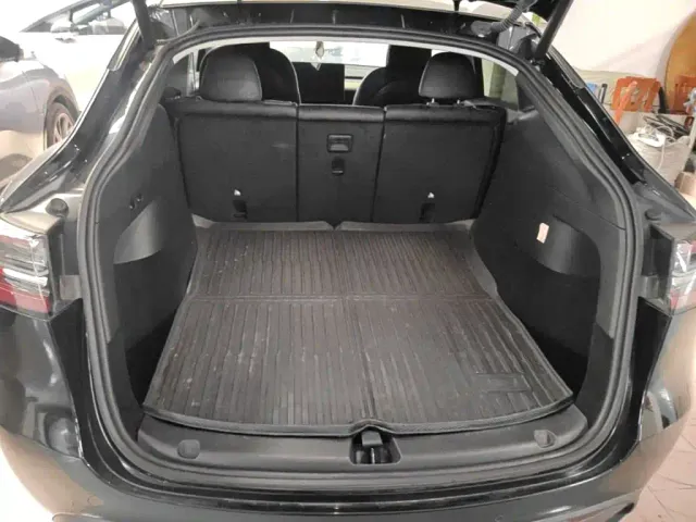 Tesla Model Y — Фото автомобиля 18