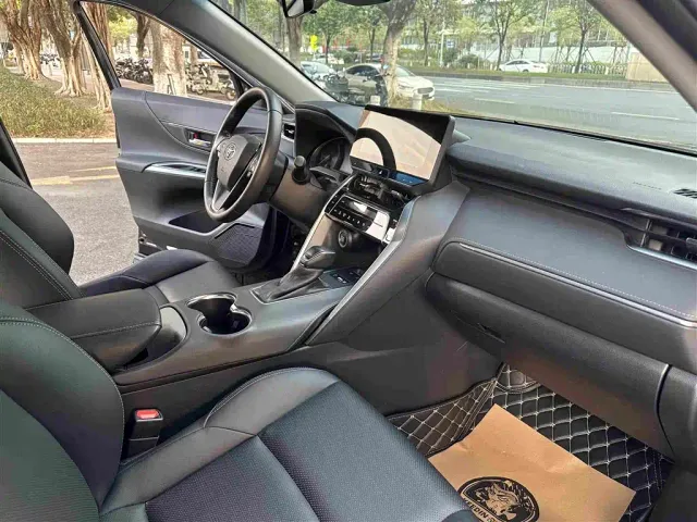 Toyota Harrier — Фото автомобиля 11