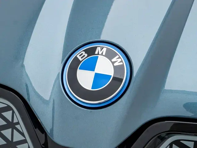 BMW iX — Фото автомобиля 11