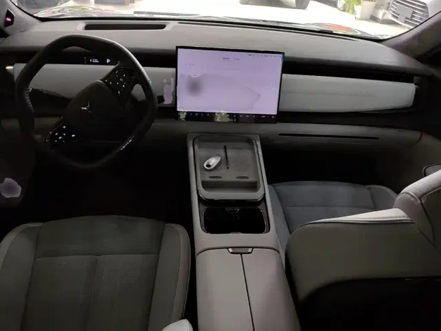 Voyah Auto Voyah Zhiyin 2024 Long Range Super Charging Edition — Фото автомобиля 9