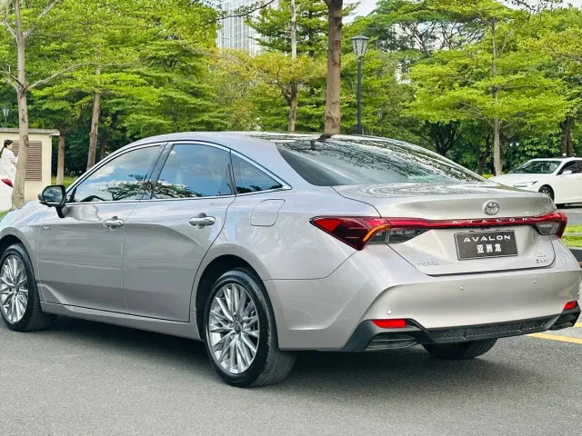 Toyota Avalon — Фото автомобиля 8
