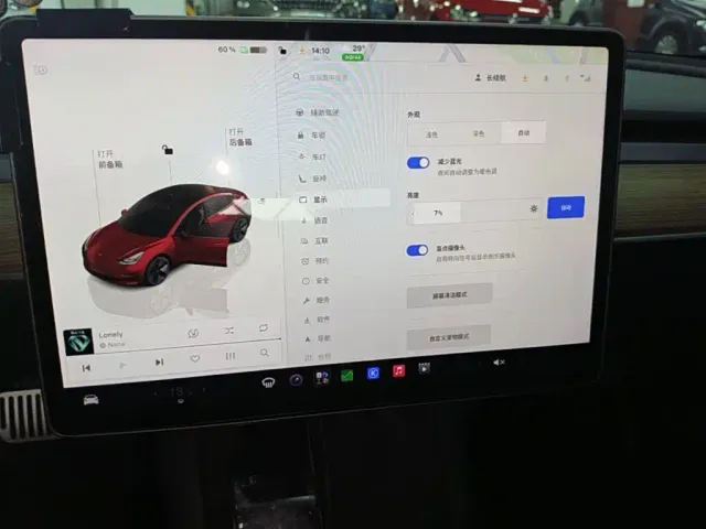 Tesla Model 3 — Фото автомобиля 12
