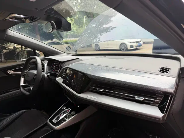Audi Q4 e-tron — Фото автомобиля 6