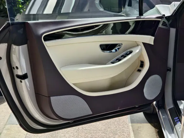 Bentley Continental — Фото автомобиля 10