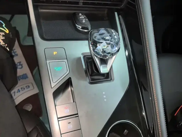 Roewe RX5 — Фото автомобиля 13