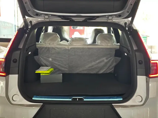Volvo XC70 Plug-in Hybrid — Фото автомобиля 16