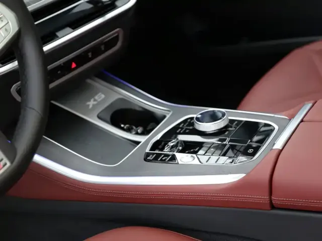 BMW BMW X5 2025 Model xDrive 30Li Exclusive M Sport Blackout Package — Фото автомобиля 14