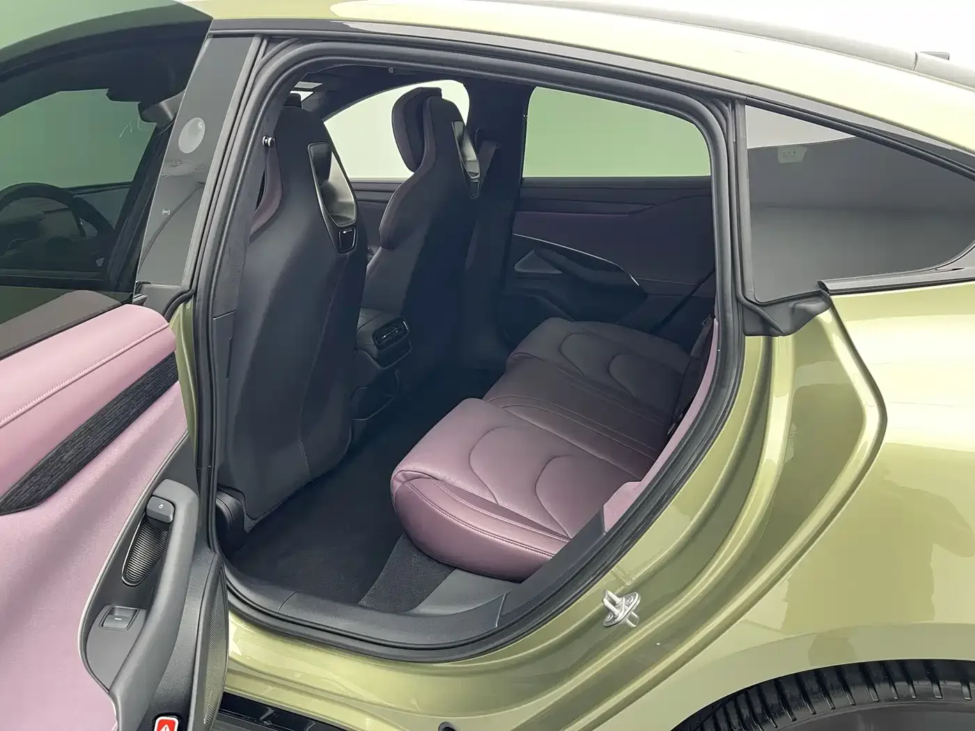 Xiaomi Auto Xiaomi SU7 2024 AWD Extended Range Advanced Smart Driving Max Edition — Фото автомобиля 16