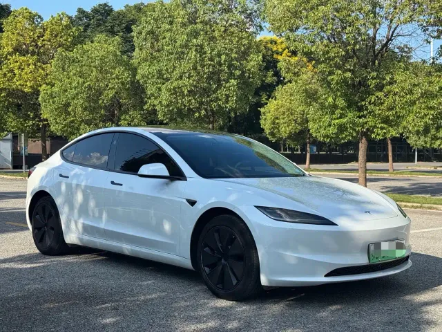 Tesla Model 3 — Фото автомобиля 3