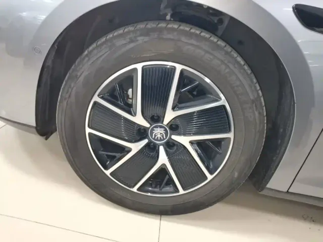 BYD Qin L — Фото автомобиля 22